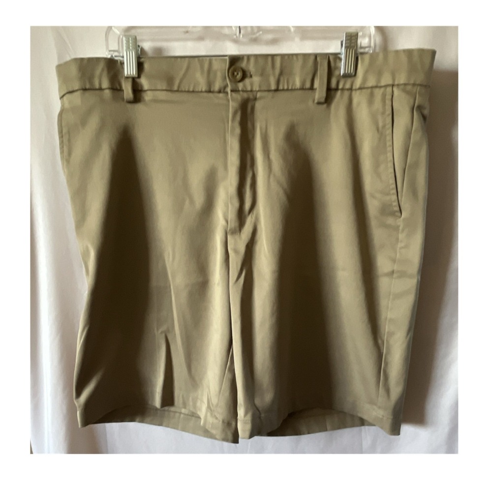 Amazon Essentials Men's Beige Chino Shorts Size 38W, Classic Fit